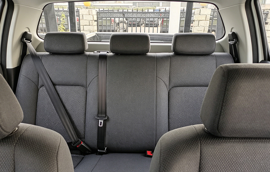 Theater-Style Comfort Rear Seats<br/>Raised rear seats with ample leg support, fatigue-free for long journeys, offering a passenger-car like riding experience.